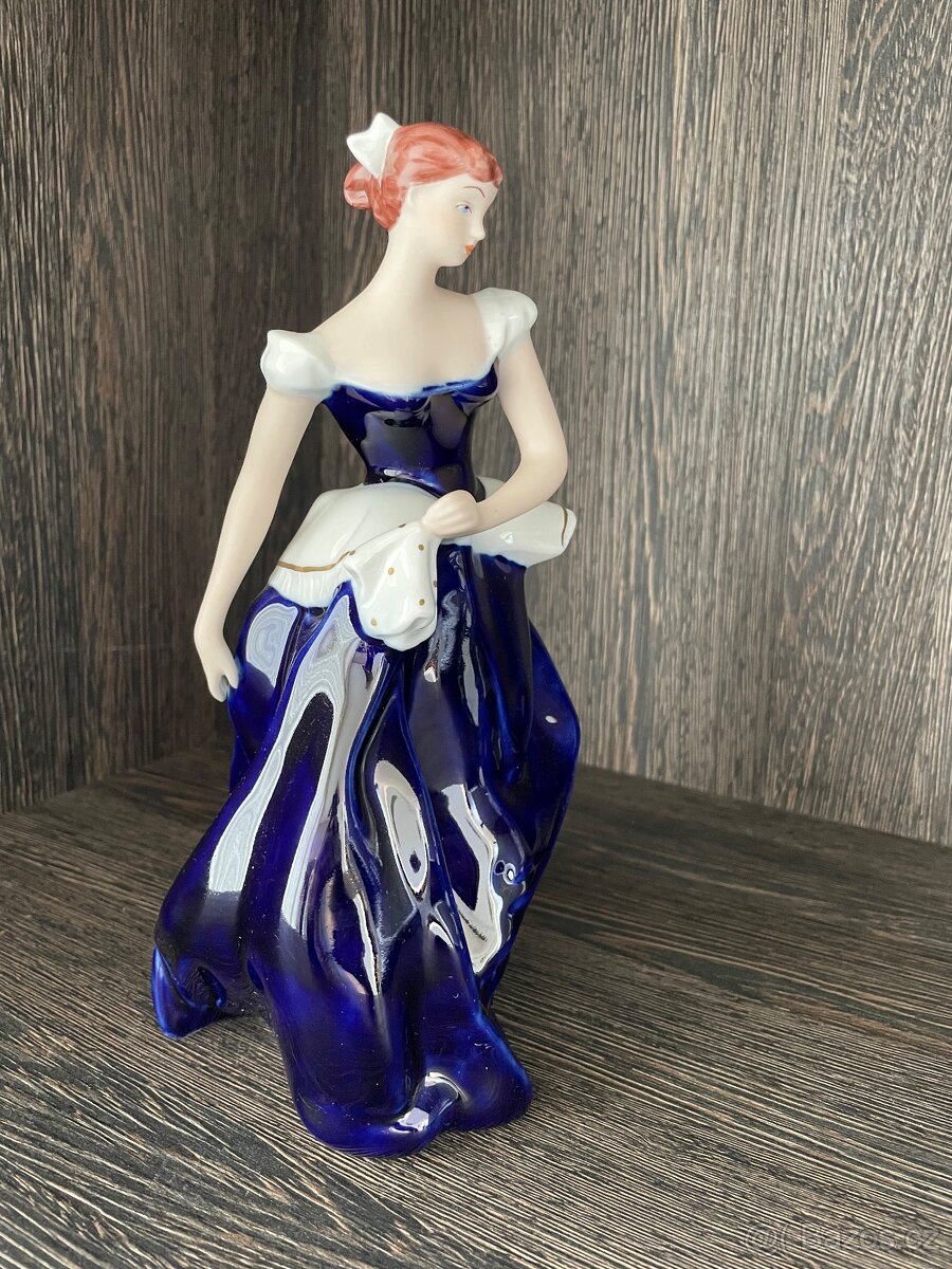 Porcelánová figura Dáma v kobaltovém Royal DUX Czechoslovaki - 2