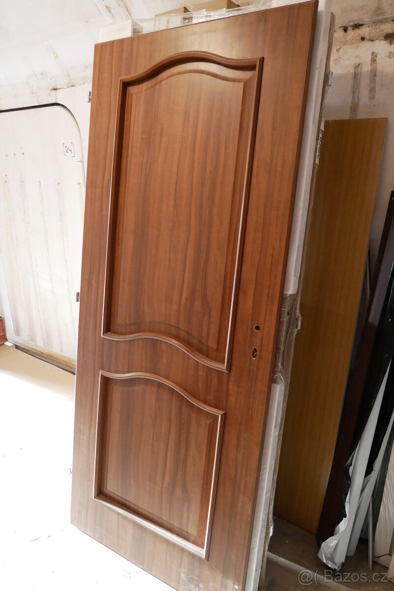 Nové dveře,80L - 2