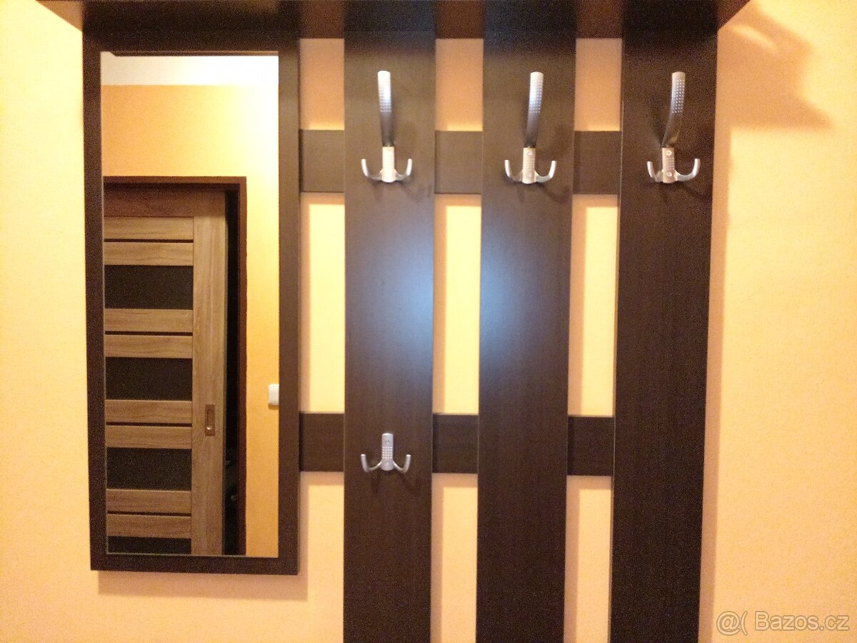 Předsíňová stěna - 2