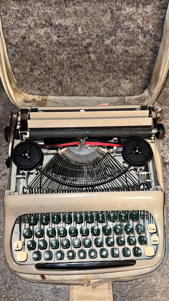 Funkční retro psací stroj v kufříku - 2