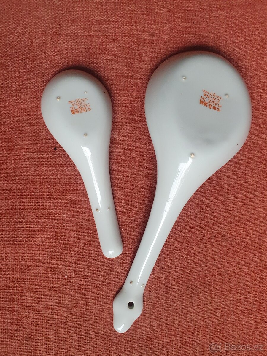 Dvě čínské porcelánívé lžíce - 2