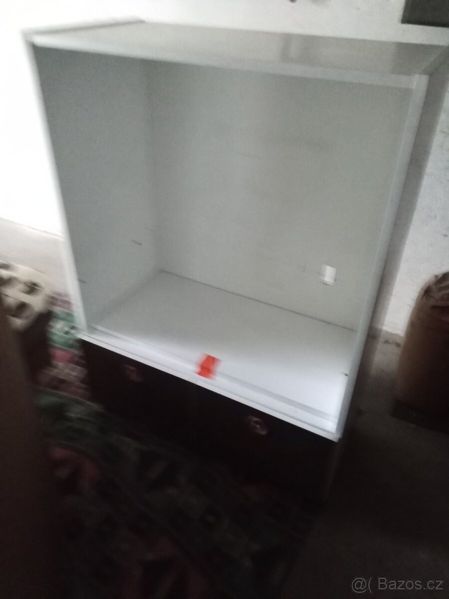 Skřínky a taburet - 2