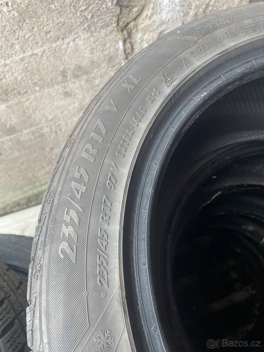 Pneu 235/45/r17 zimní - 2