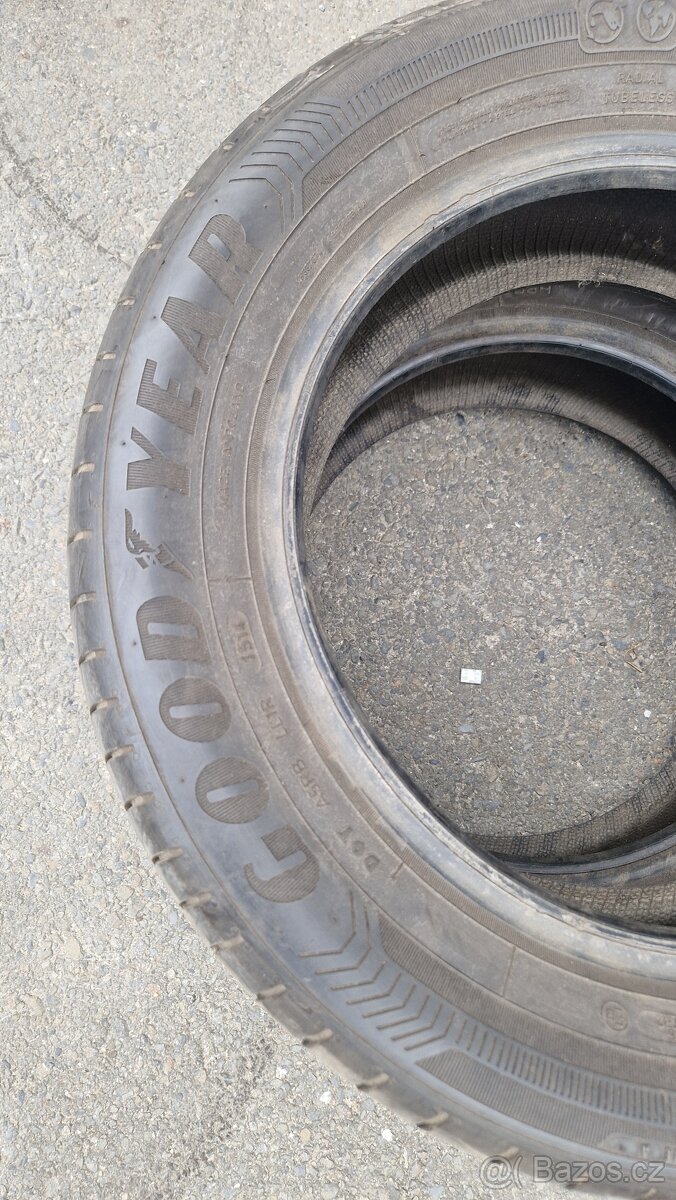 14-L - GOODYEAR EFFICIENT GRIP - 195/60 R15 88H - 2