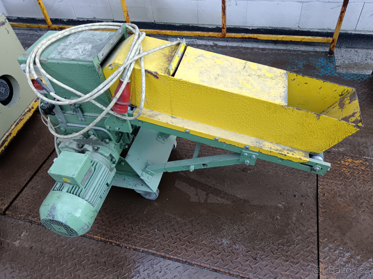 GRANULÁTOR COLOTRONIC M 200L S PODÁVACÍM PÁSEM - 2