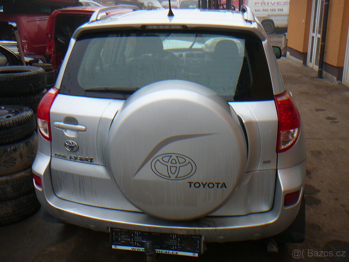 Toyota RAV4 2.2 100kW 2007 – prodám díly - 2