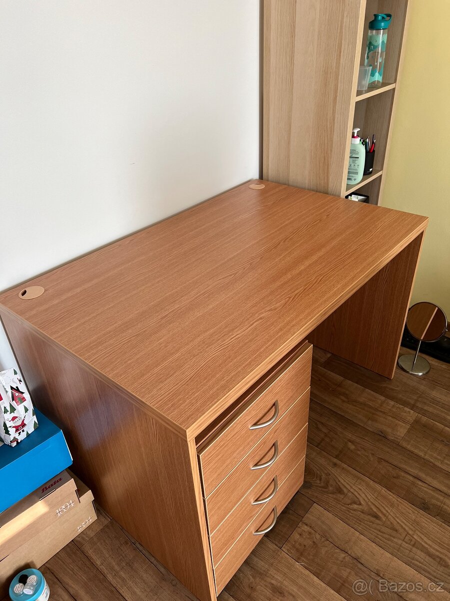 Kancelářský stůl na míru se šuplíky - 2