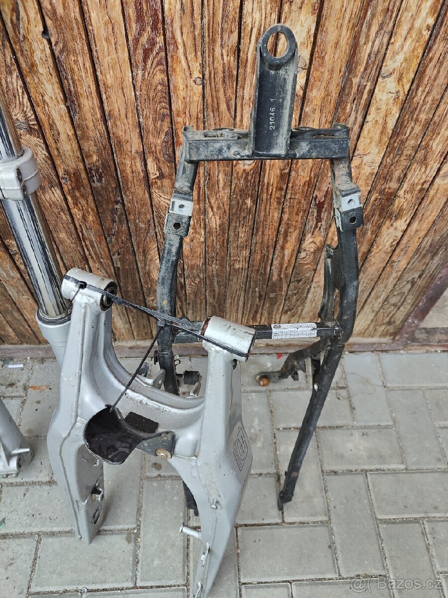 Aprilia Pegaso 650 i - tlumiče kola - 2