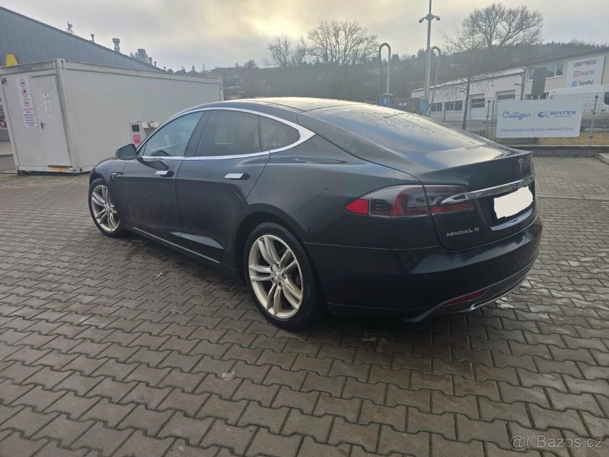 Tesla Model S 85 Free Supercharger - 2