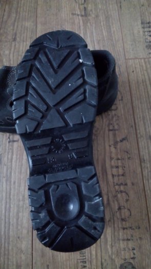 Prodám pracovní obuv NOVÉ vel. 43 PANDA - 2