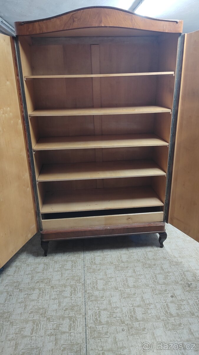 Starožitná skříň - 2