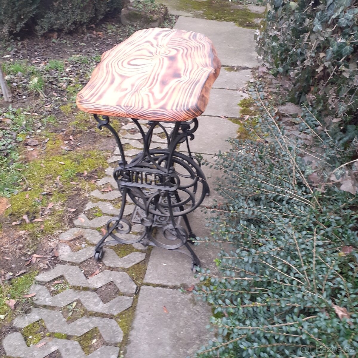 Stolek ze šicího stroje - 2