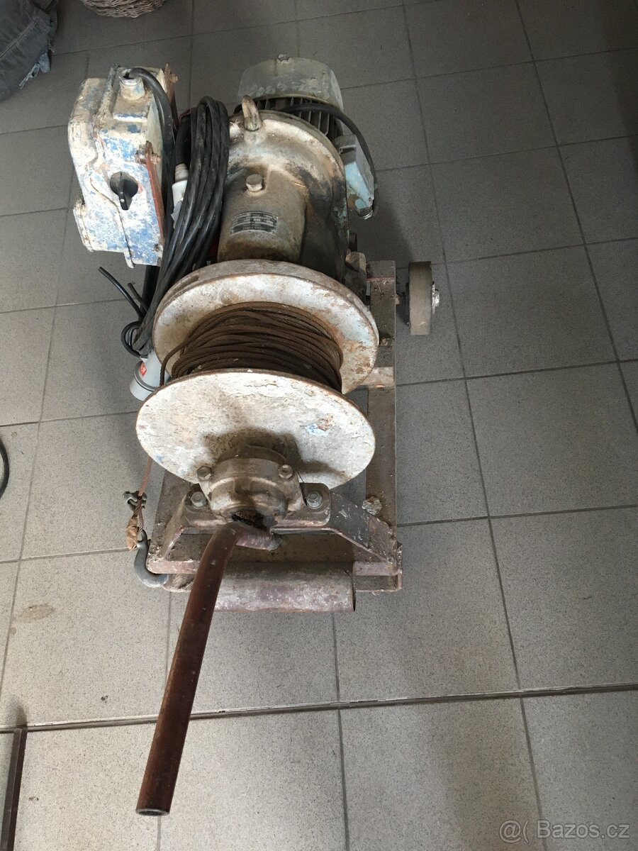 Prodám stavební vrátek. - 2