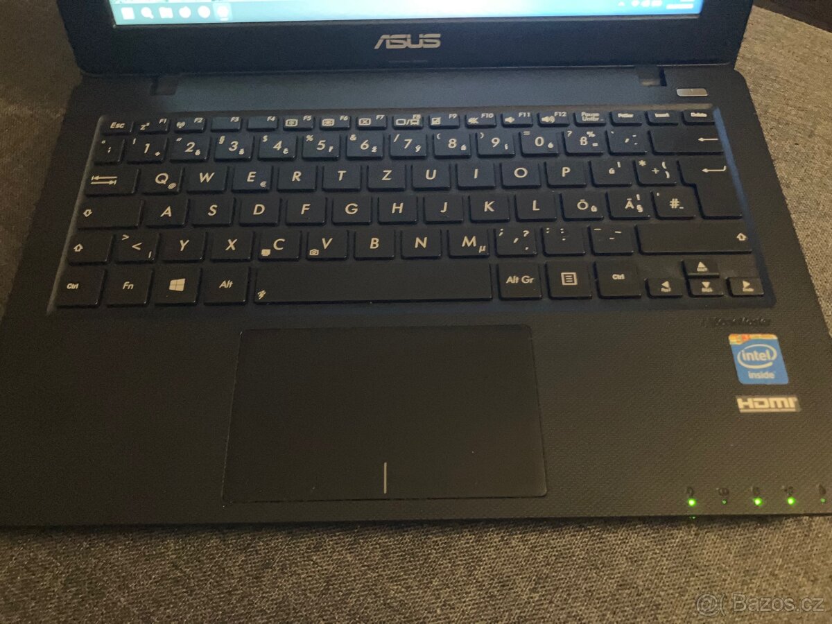 Asus X200M - 2