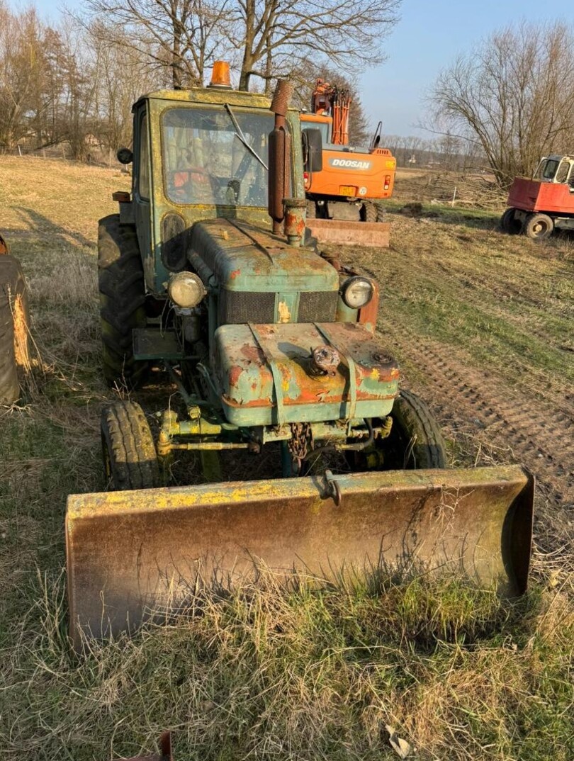 Traktorbagr Bělorus - 2