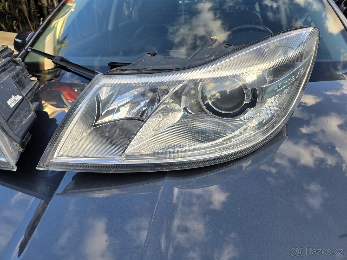 ŠKODA OCTAVIA 2 FACELIFT PREDNI SVETLA XENONY - 2
