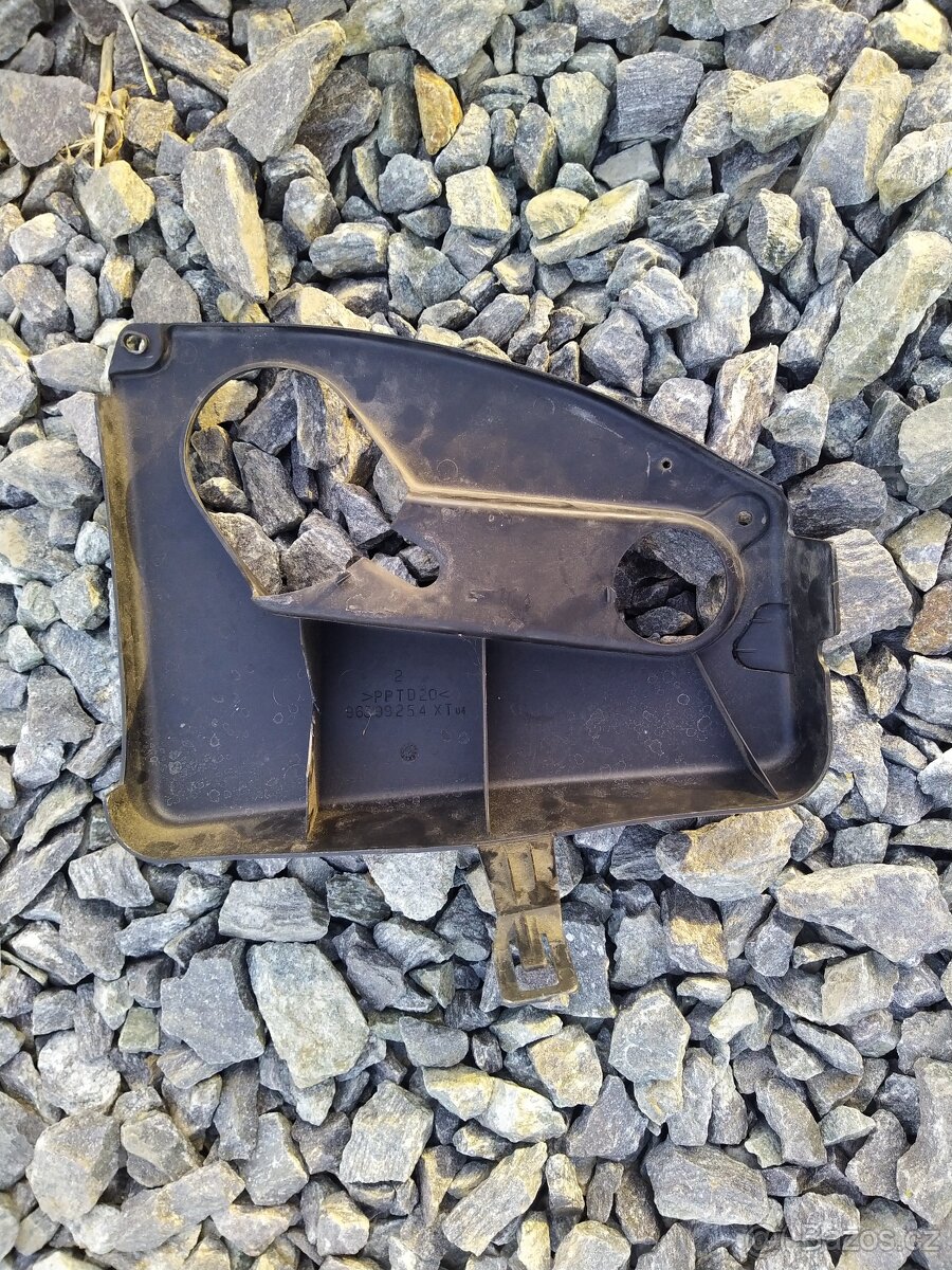 Peugeot 307 - kryt v motoru - ostřikovač, pravé světlo - 2