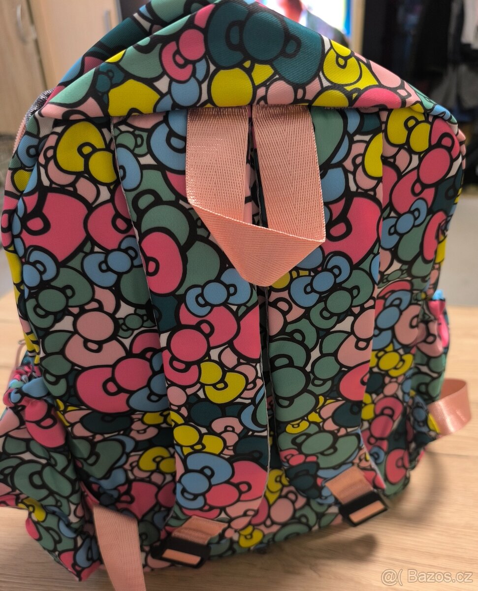 Úžasný batůžek Hello Kitty čtyřdílný set - 2