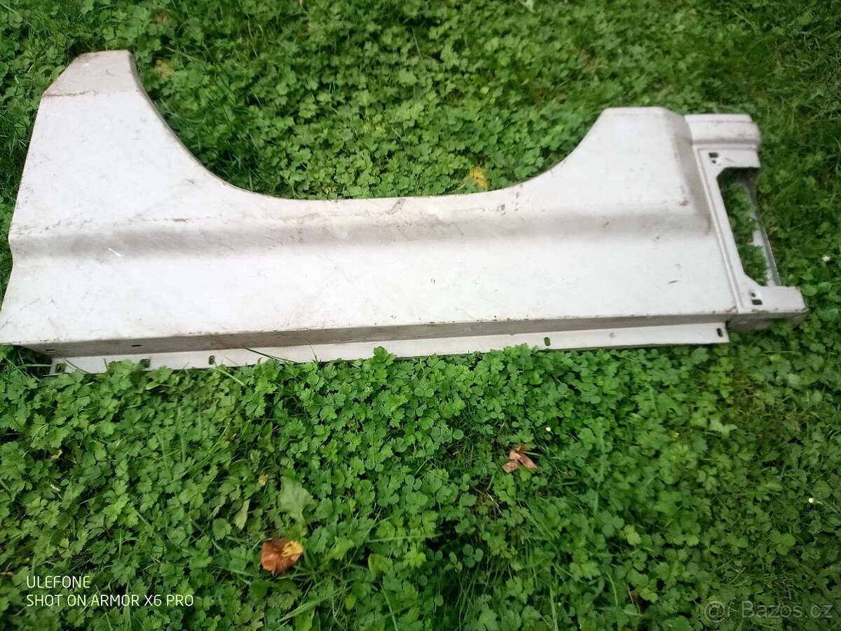 Levý přední blatník ARO? - 2