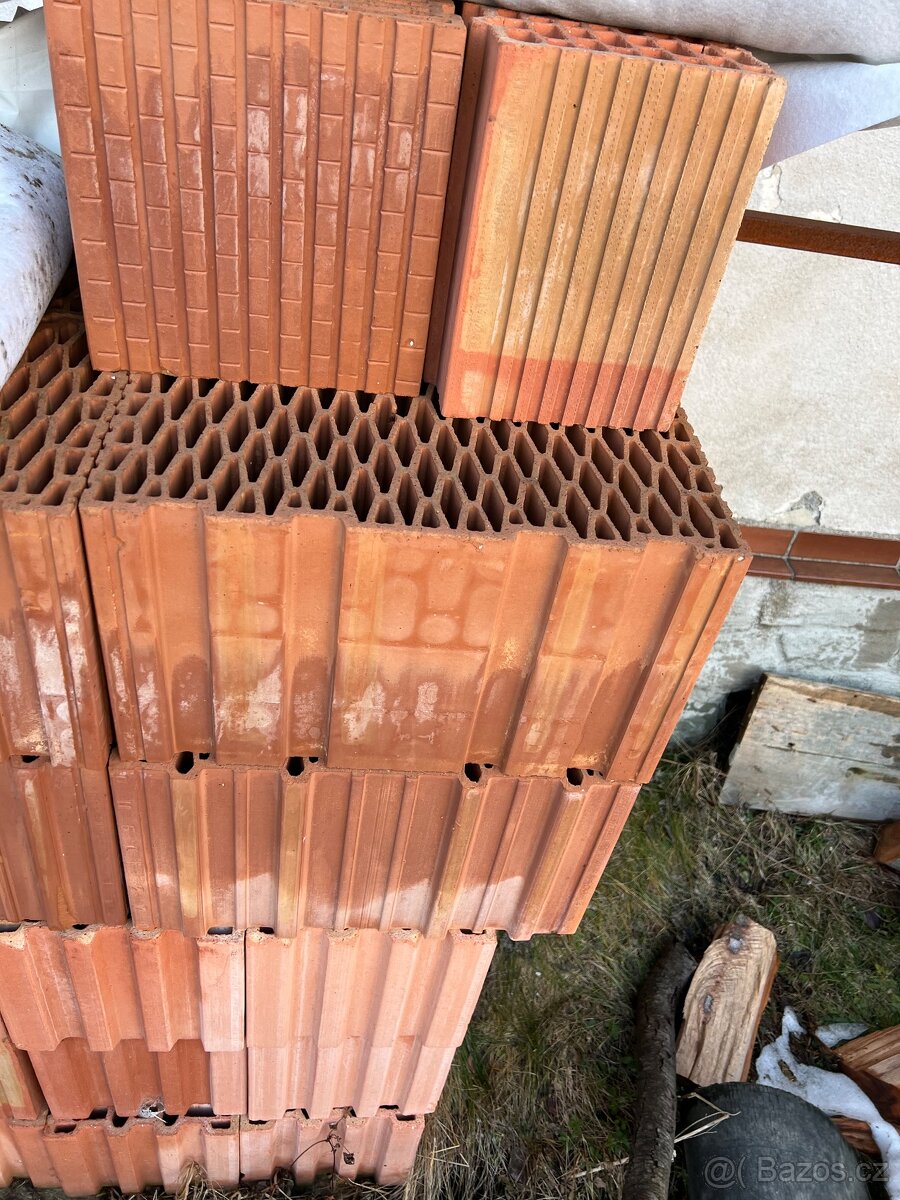 Cihly Heluz 44 Family - 2