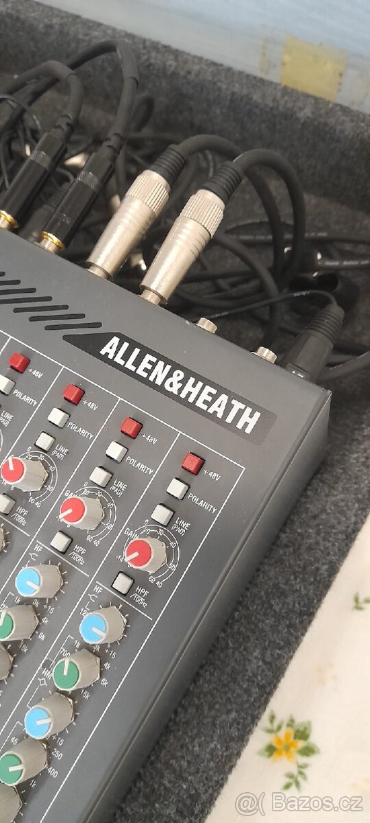 Mixážní pult ALLEN & HEATH GL2400 - 2