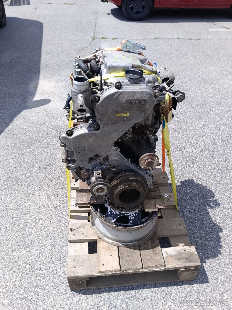 Motor Nissan Navara - 2