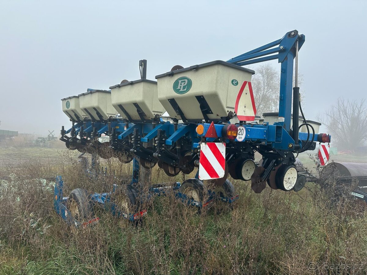 Secí stroj Kinze 3500 - 2