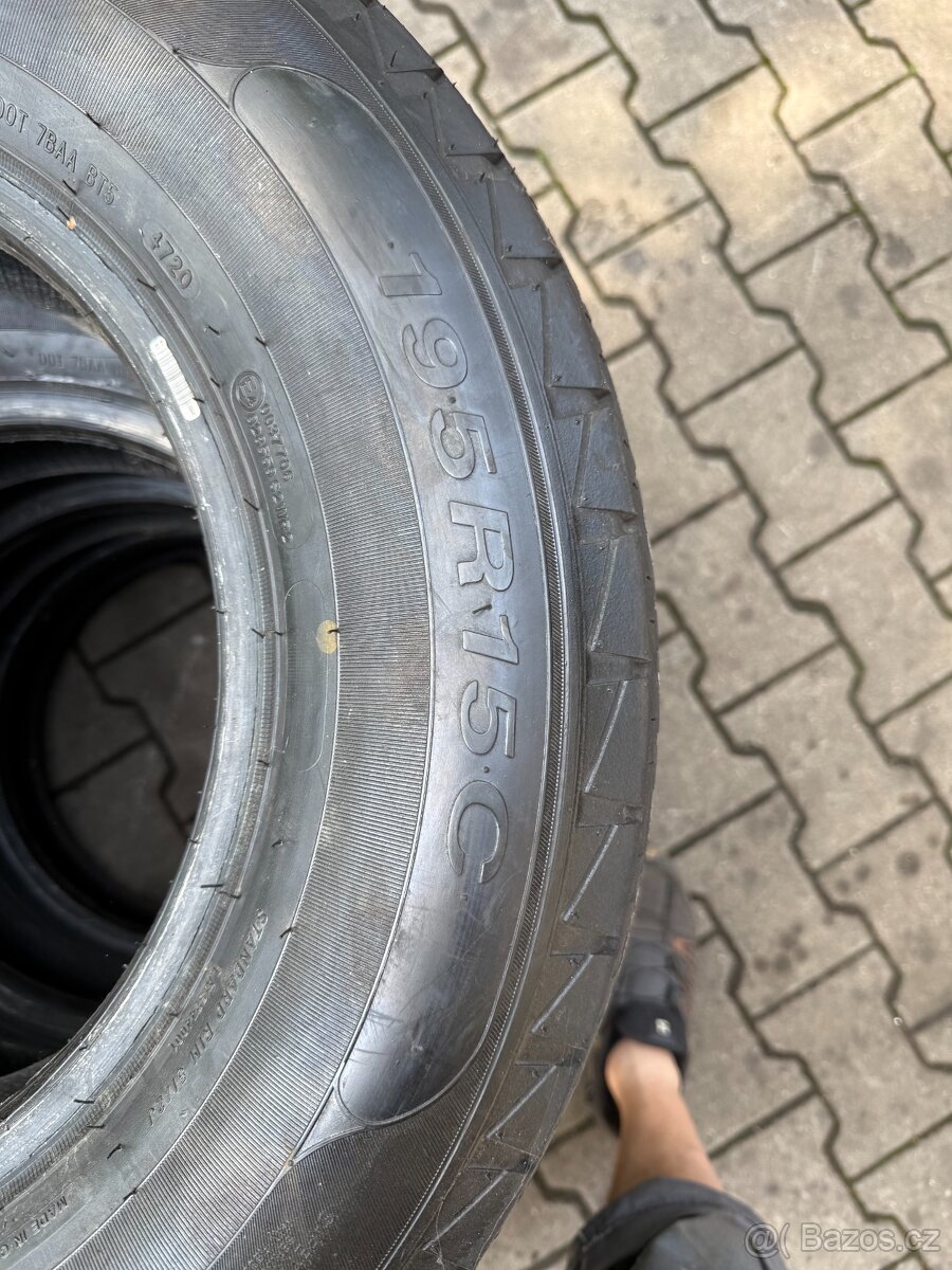 Prodám pneu 195R15C, vzorek 95% - 2
