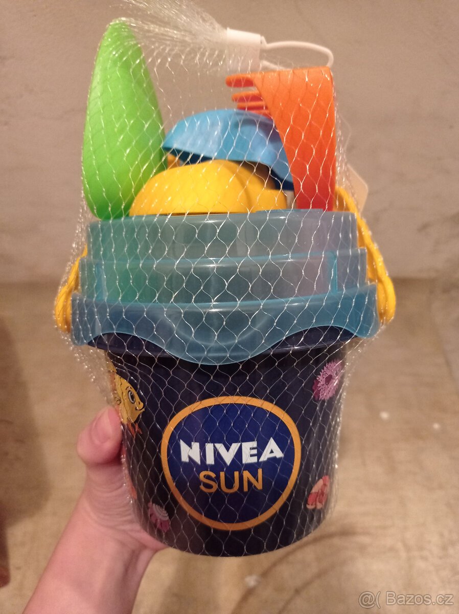 Penál, kyblík na písek, gumové postavičky (Angry birds, aj.) - 2