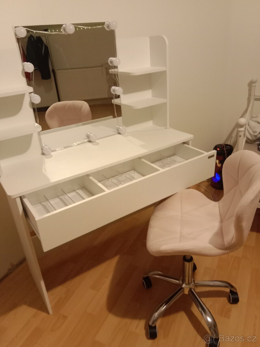Kosmetický stolek i s židli - 2