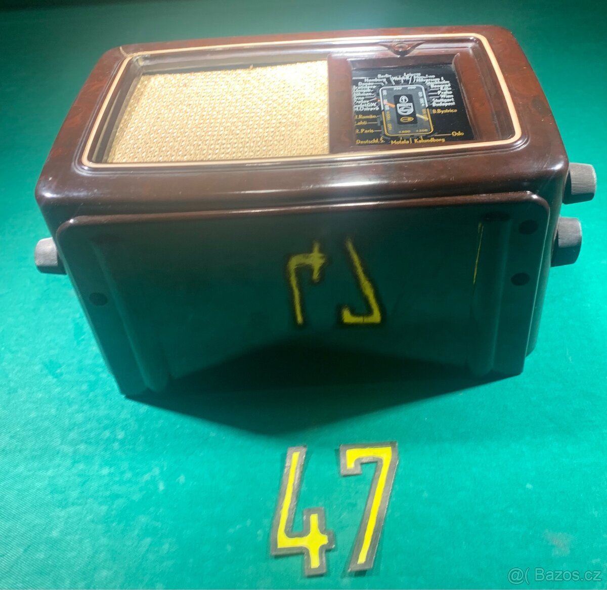 Vintage bakelitové rádio - 2