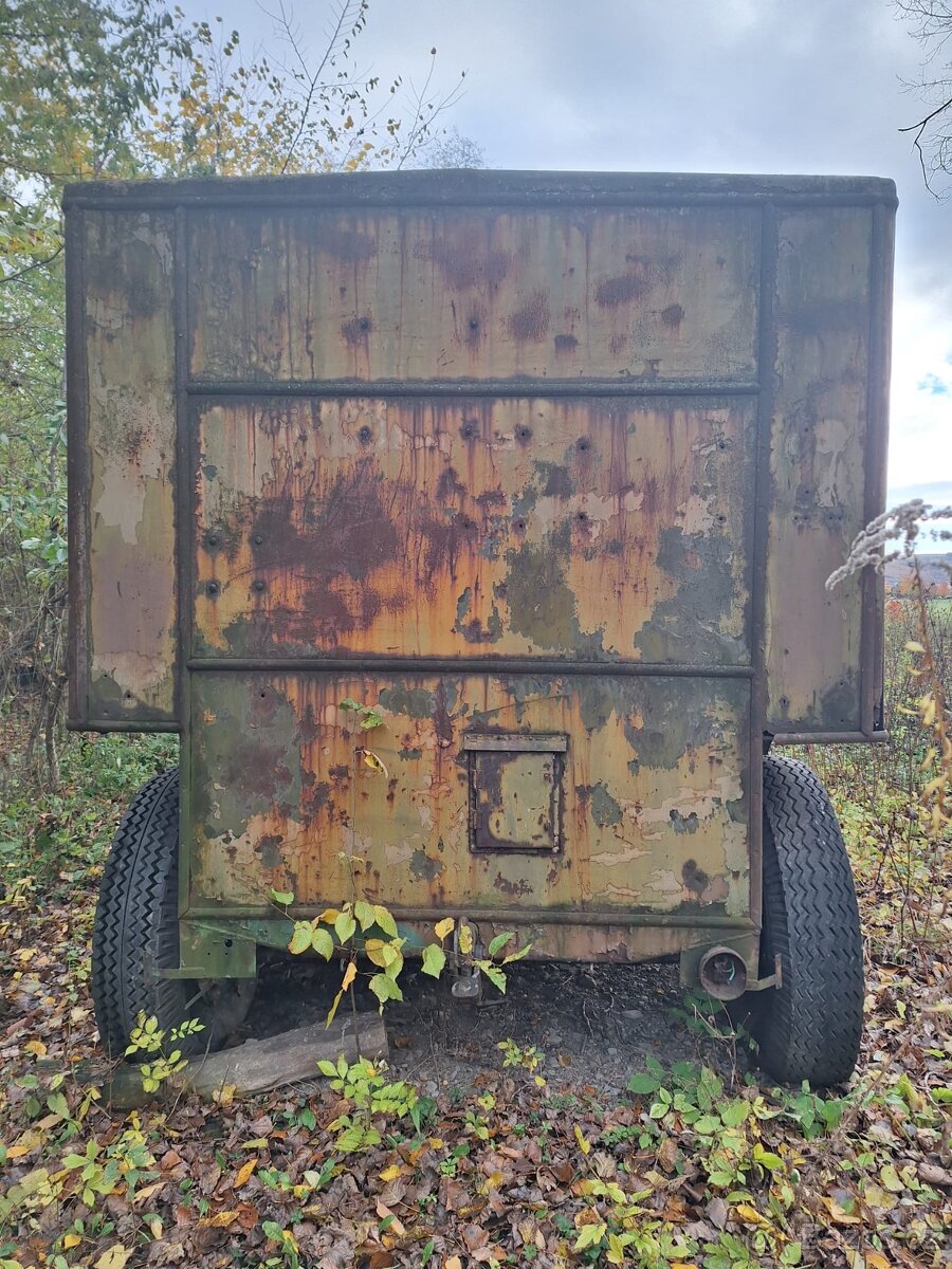 Vojenský plechový přívěs - 2