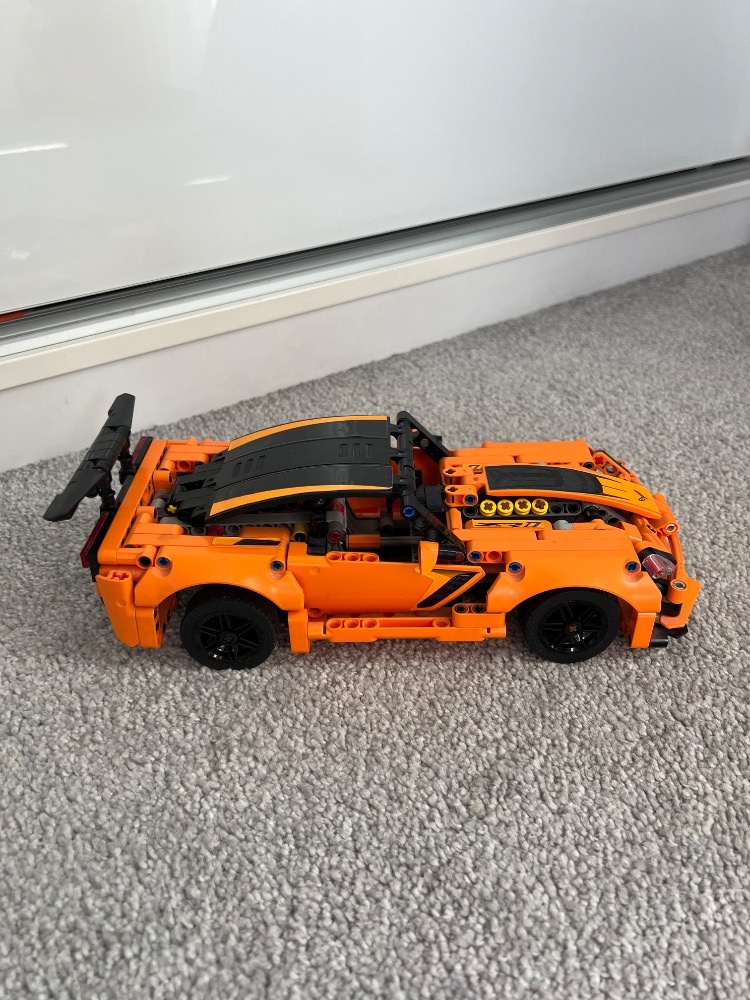LEGO TECHNIC CHEVROLET CORVETTE - 2