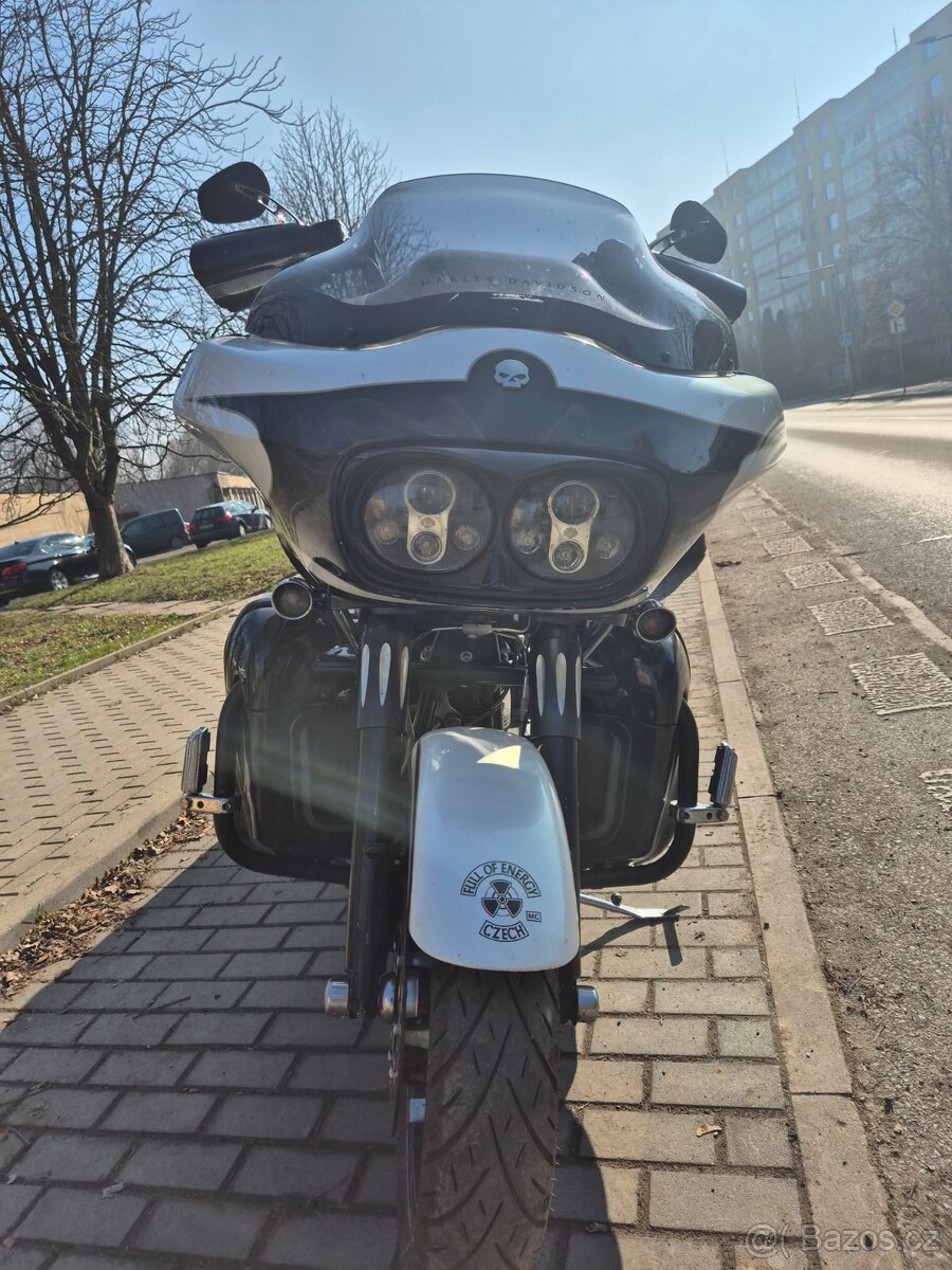 Harley Davidson Road Glide CVO - 2