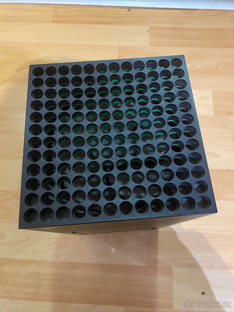 Xbox series X 7500kč - 2
