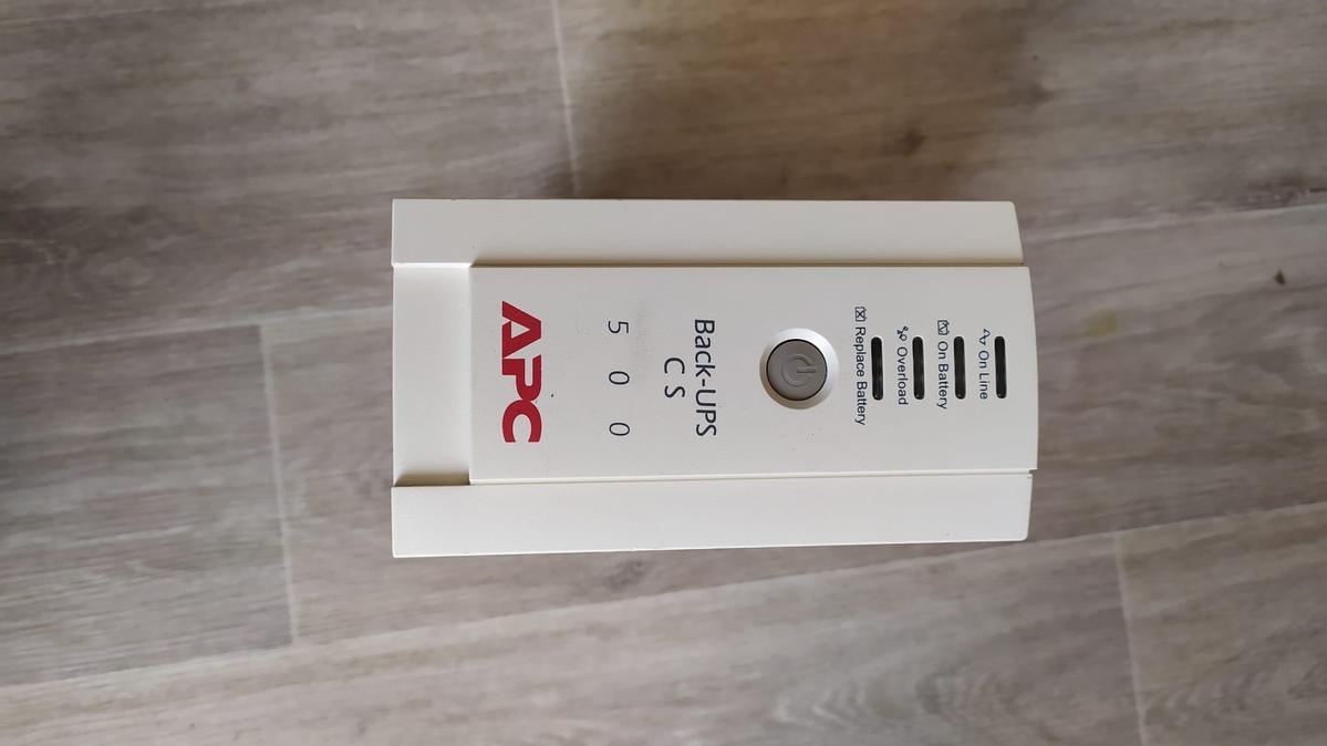 Záložní zdroj a ochrana APC Back UPS CS 500VA - 2