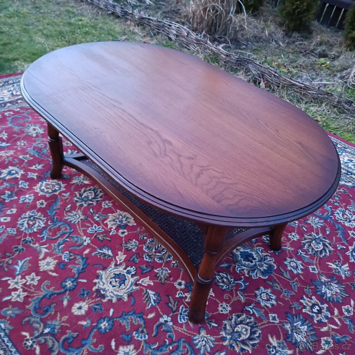 Rustikální konferenční stolek se spodním ratanovým výpletem. - 2