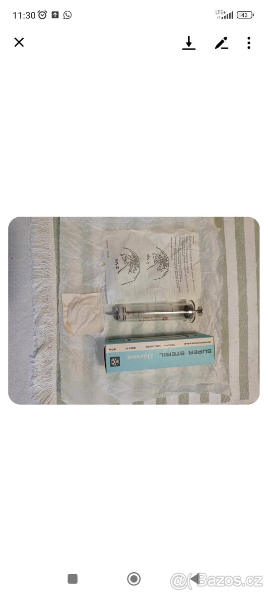 Staré skleněné injekční stříkačky - 2