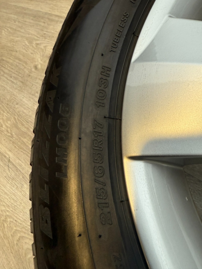 R17 ORIG.ALU KOLA ŠKODA KODIAQ NANUQ 215/65/17 99% - 2