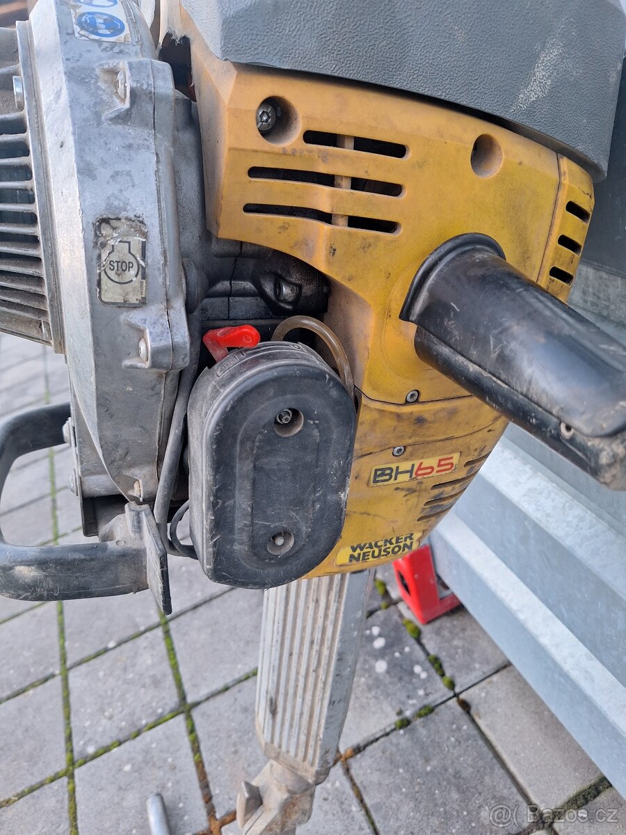 Bourací kladivo Wacker BH65 - 2