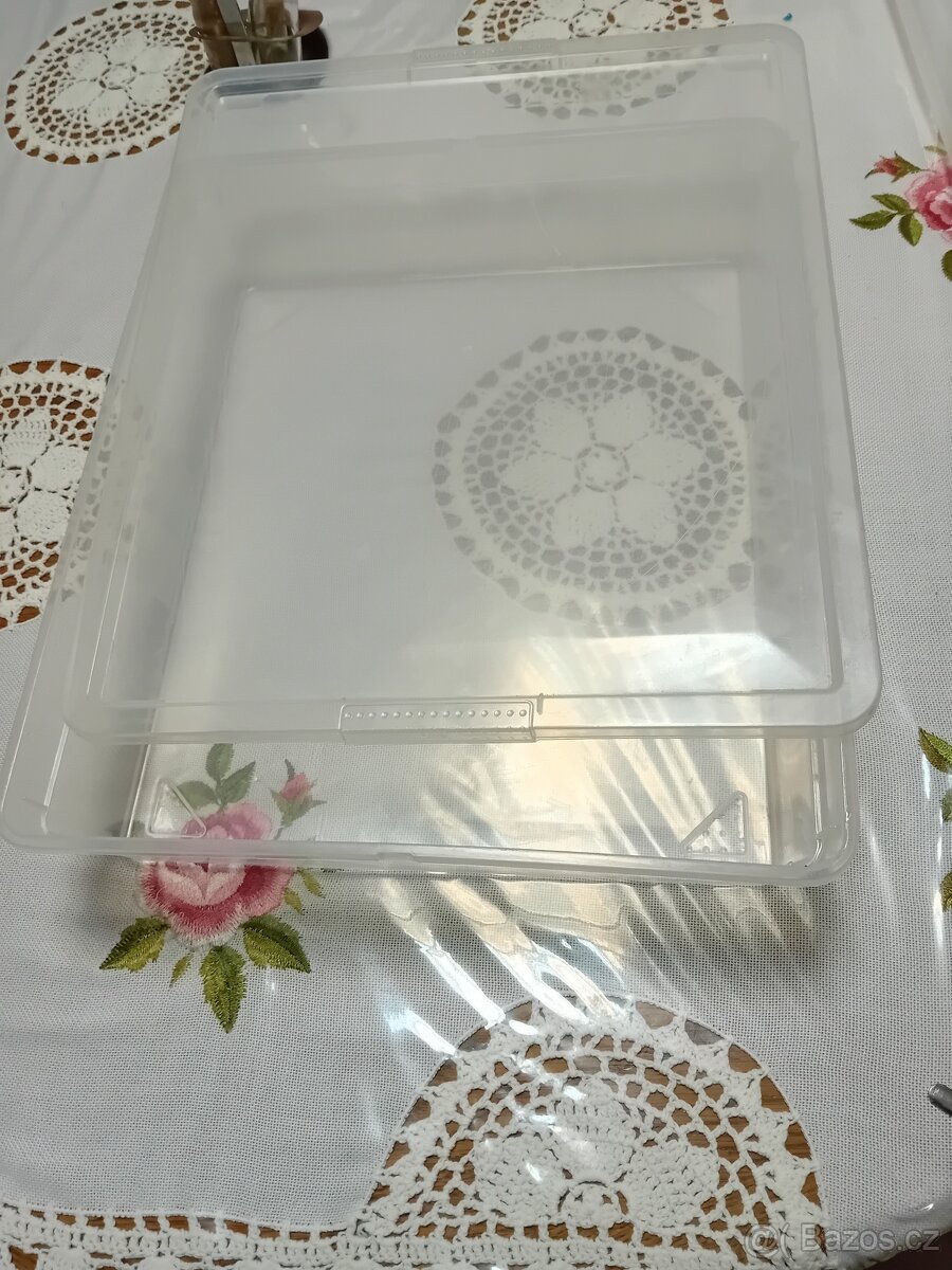 Plastove nadoby víkem - 2
