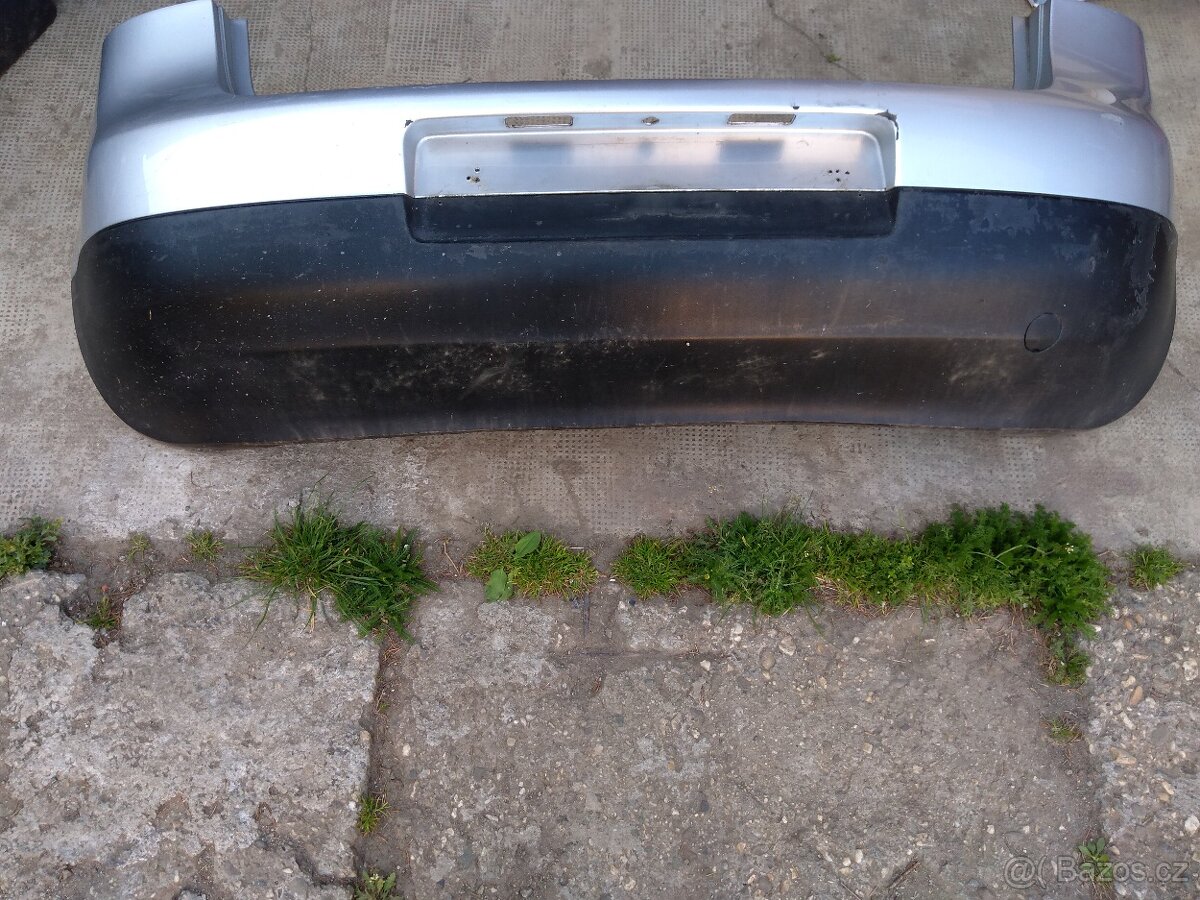 VW Golf 5 zadní nárazník, zpětné zrcátko levé - 2