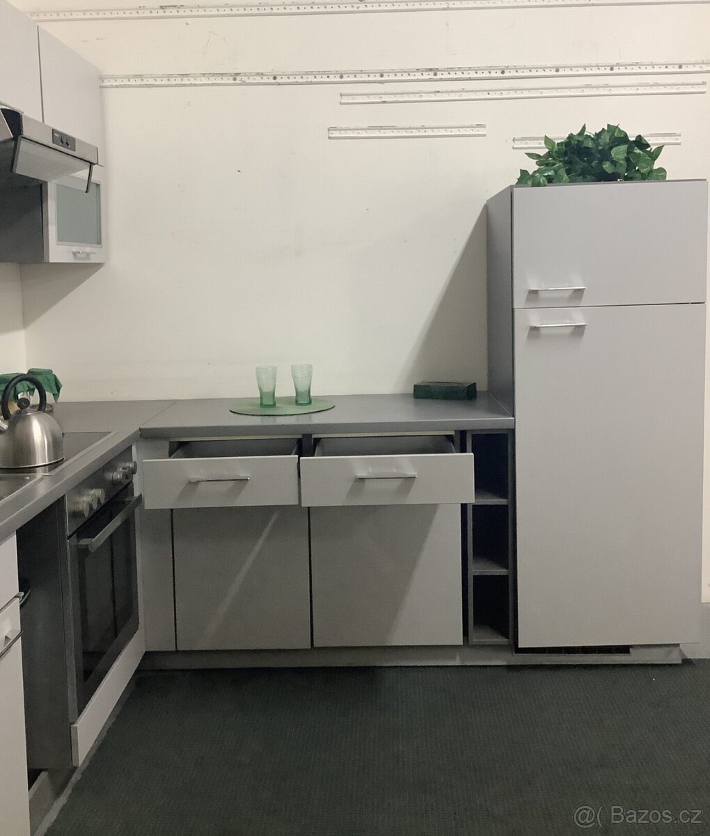 Šedá kuchyně LUNARA - 2