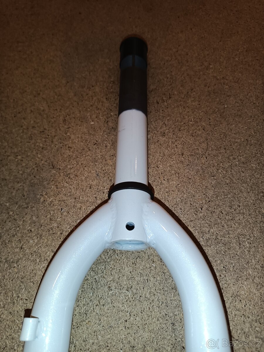 Vidlice pevná bílá 26" - 2