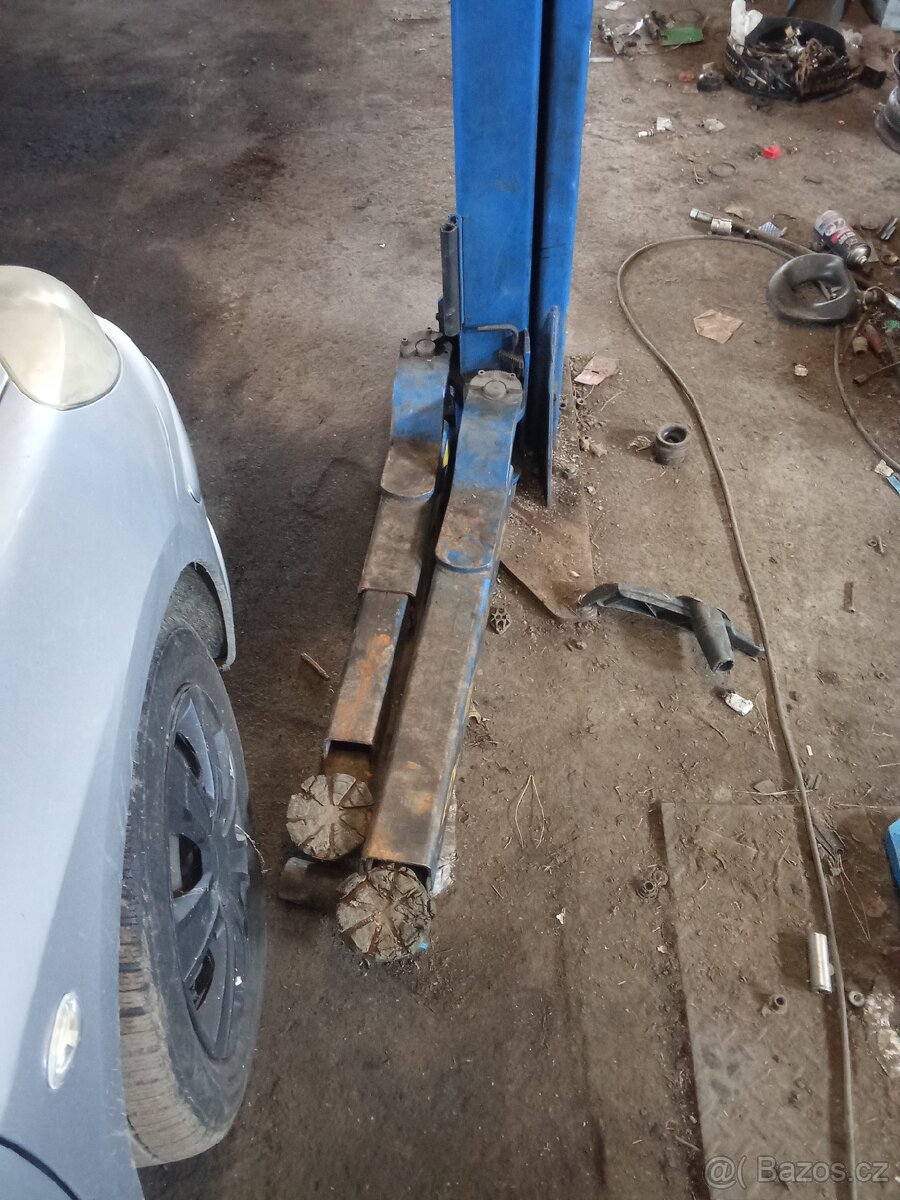 Dvousloupový zvedák horní propojení - 2