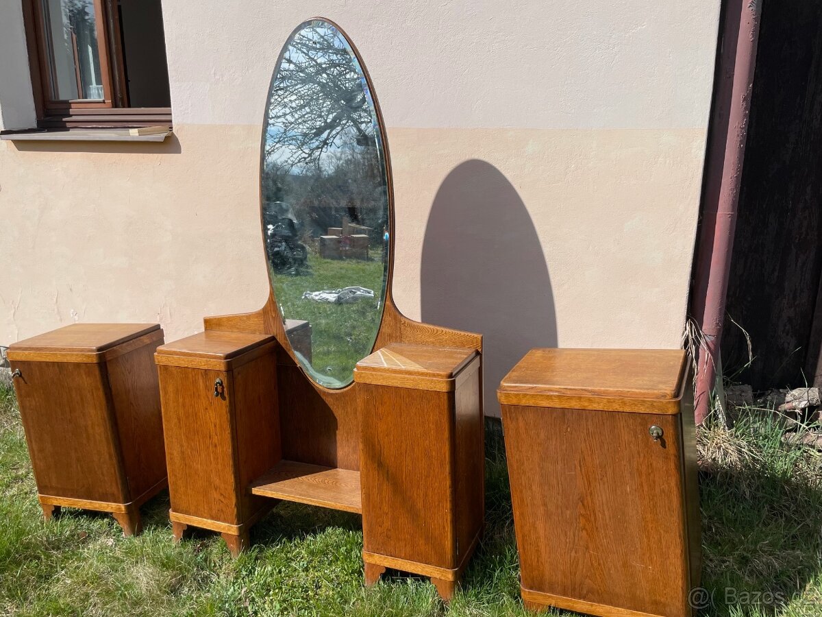 Prodám set taburet se zrcadlem a noční stolky - 2
