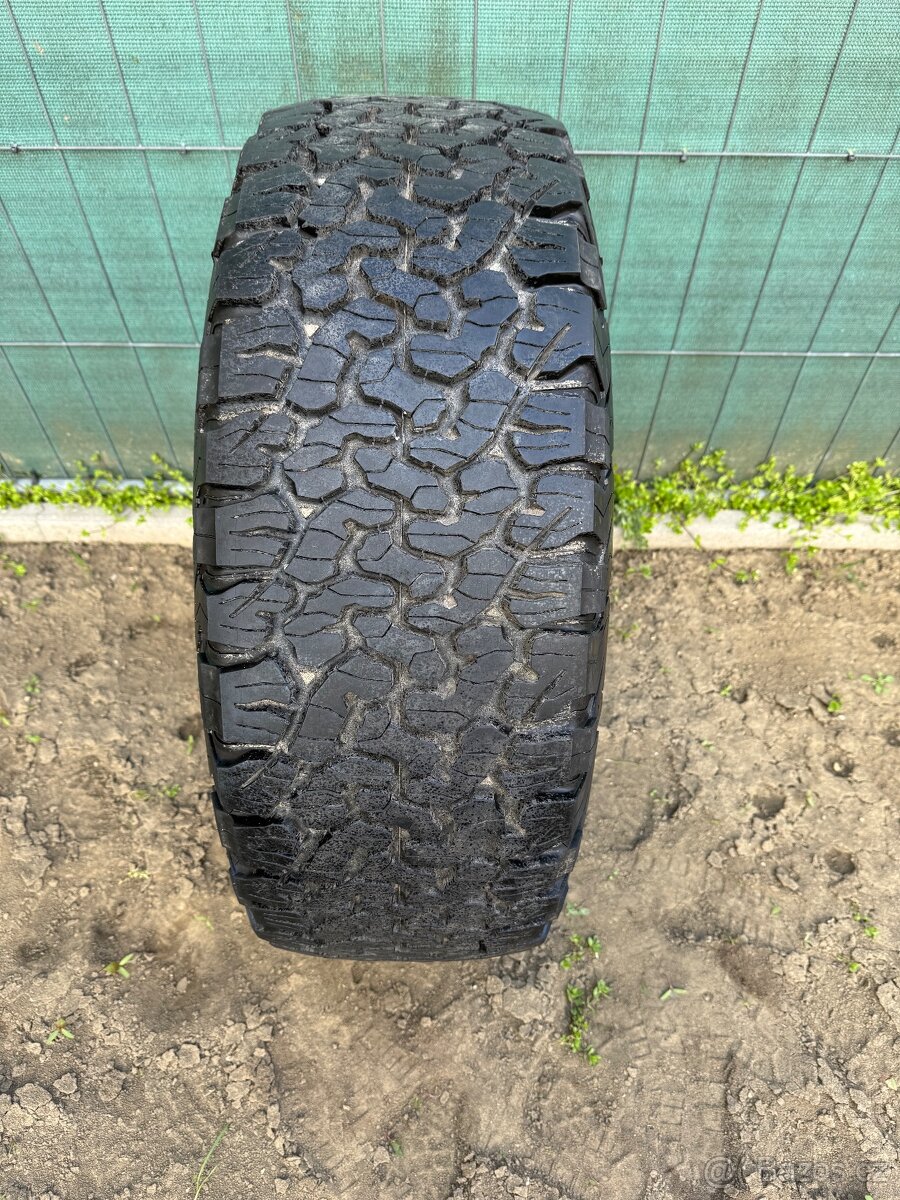 Prodám jednu ofroud pneumatiku BFGoodrich All Terrain T/A K