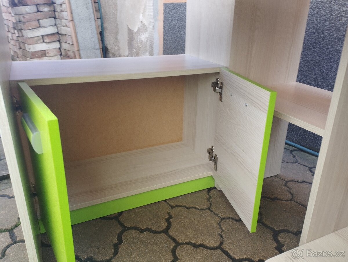 Prodej dětského psacího stolu - 2