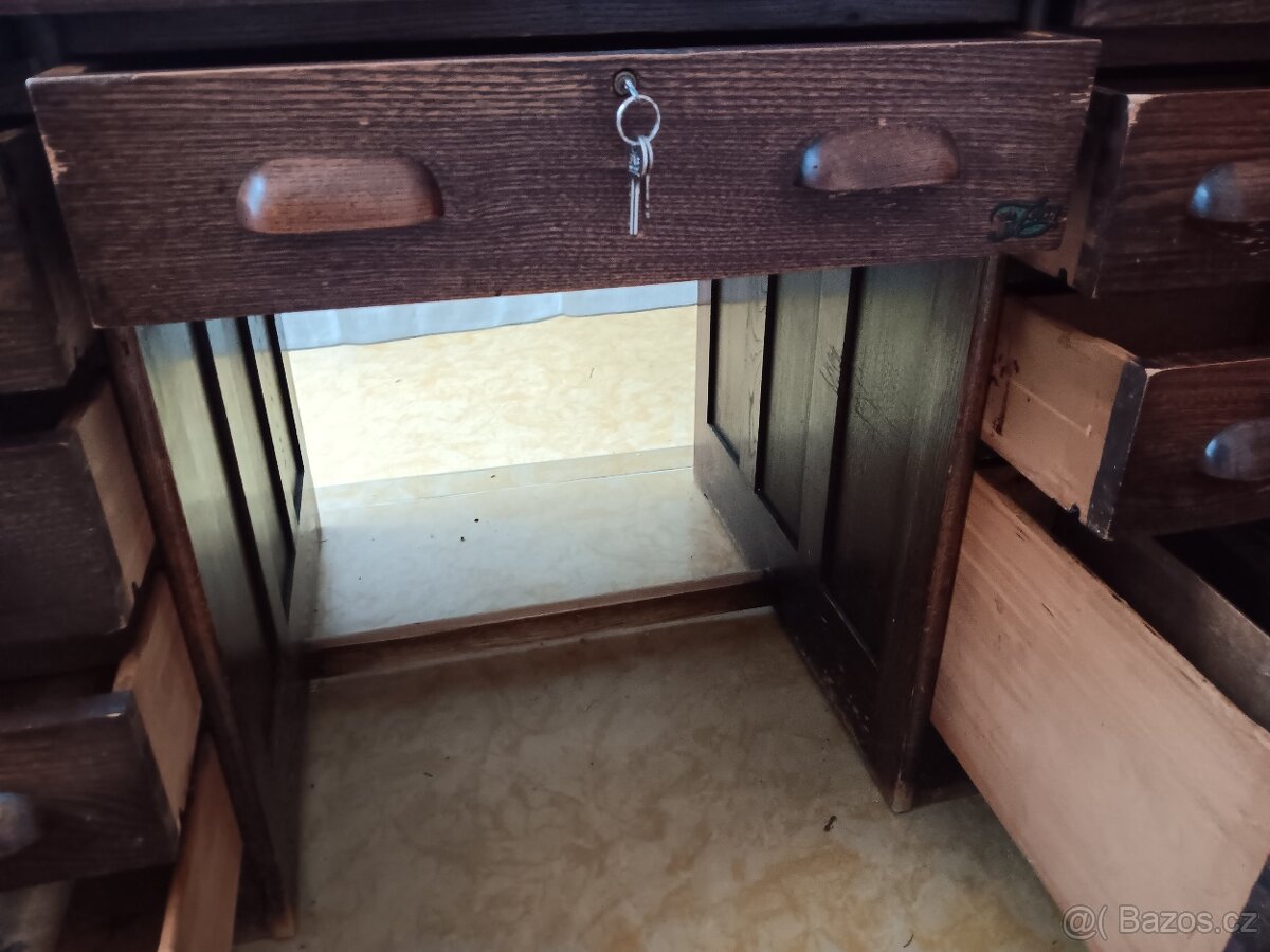 Americký psací stůl - 2