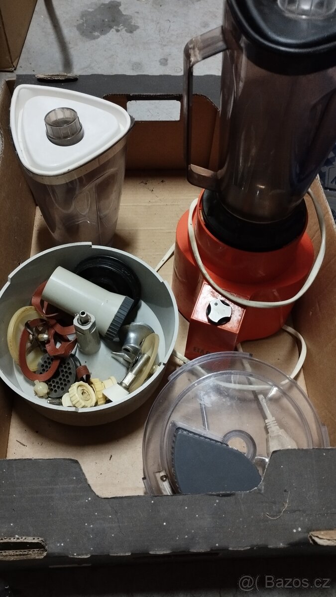 Kuchyňský robot ETA 0100 dva kusy plus příslušenství - 2